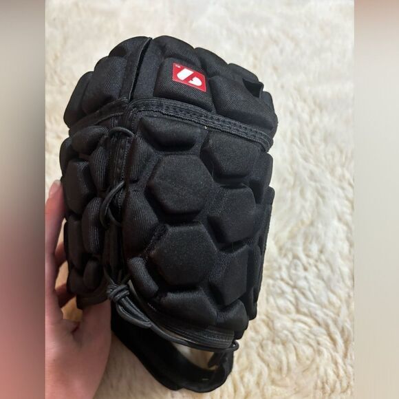 Amazon Black Protective Sports Helmet - Picture 3 of 6